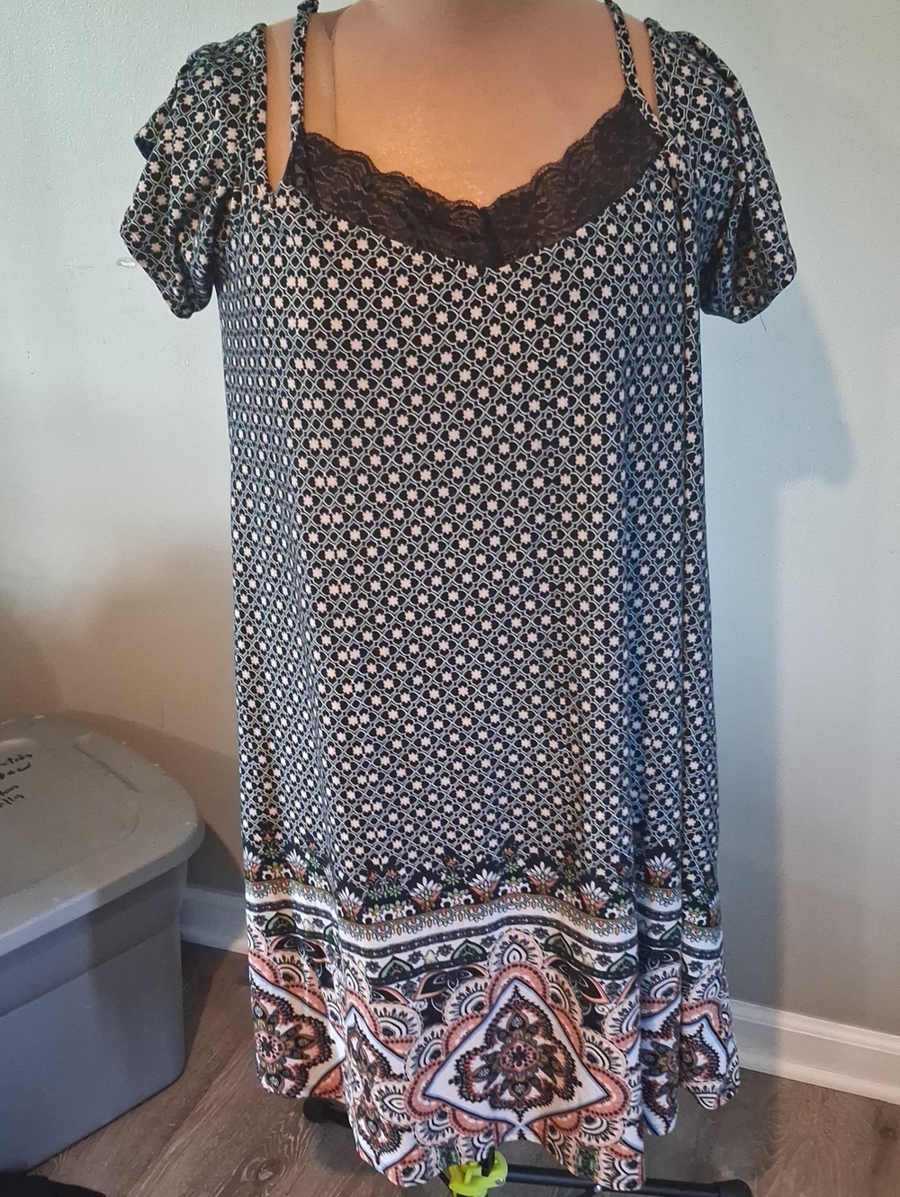 Derek Heart Black and White Patterned Short Sleeve Tunic with Border Print